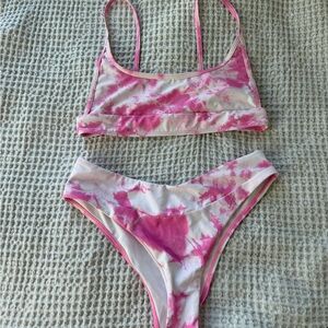 Pink Tie-Dye Women's Bikini Set - Sporty Scoop Top & High-Cut Bottoms